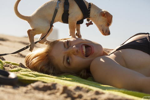 Zishy - Sloan Kendricks All Sandy On The Beach! - photo 3 of 8
