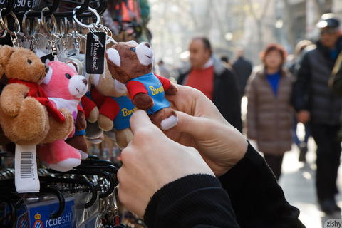 Zishy - Lara Maiser Pictures From Barcelona! - photo 2 of 8