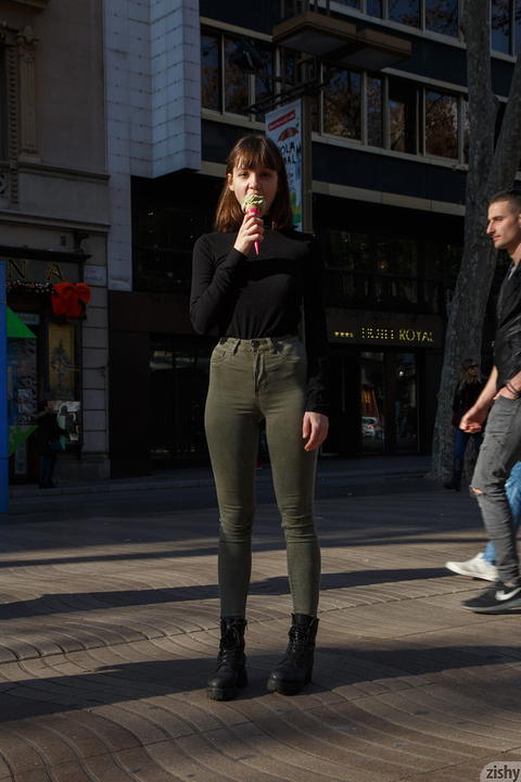 Zishy - Lara Maiser Pictures From Barcelona! - photo 1 of 1