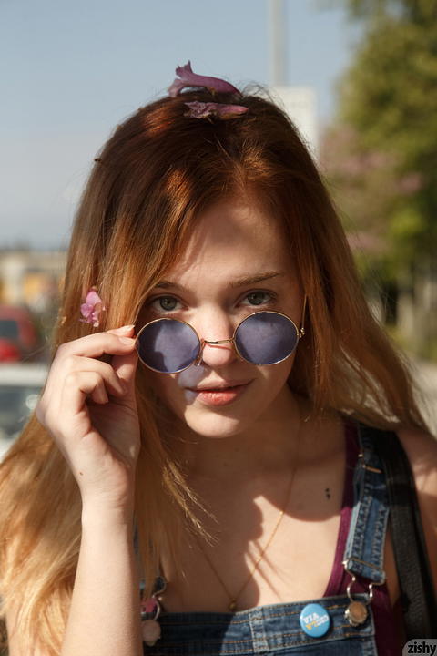 Zishy - Riley And Winter Work Out On The Streets Of LA! - photo 2 of 8