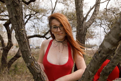Zishy - Ruby Corbett In Her Very Tight Faded Jeans! - photo 3 of 8