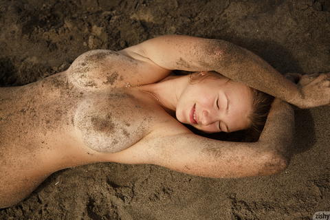 Zishy - Tatiana Penskaya Gets All Sandy At The Beach! - photo 8 of 8