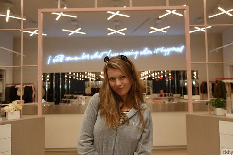 Zishy - Tatiana Penskaya Goes Shopping At The Mall! - photo 4 of 8