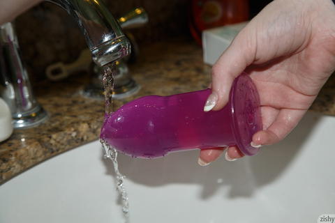 Zishy - Bonnie Luntz Shows You Her Butt Plug And Panties! - photo 2 of 8