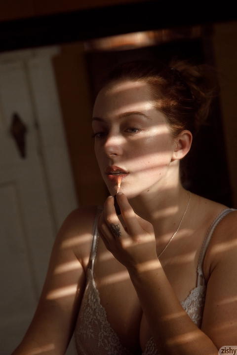 Zishy - Kelsey Berneray Busty And Oh So Fine! - photo 2 of 8