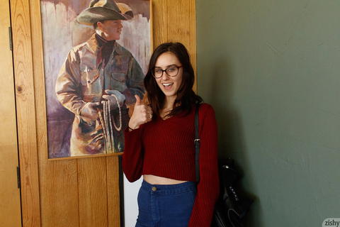 Zishy - Jasmine Simco Eats A Cowboy Burger! - photo 1 of 8
