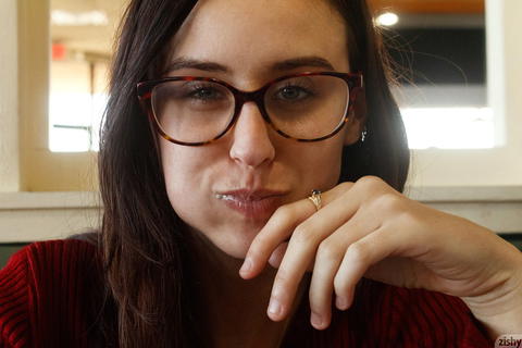 Zishy - Jasmine Simco Eats A Cowboy Burger! - photo 2 of 8
