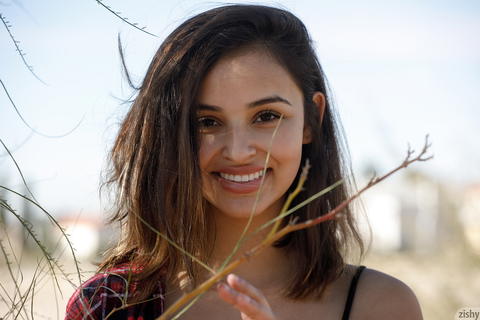 Zishy - Alejandra Cobos Body Will Make A Lot Of Penise’s Happy! - photo 1 of 1
