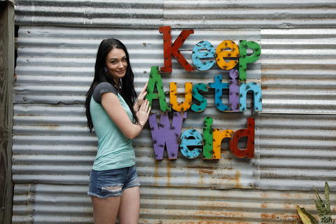 Zishy - Kelly Lamprin At Great Lengths! - photo 1 of 8