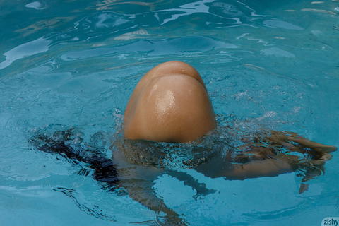 Zishy - Lilo Mai Dolphin Bodies Pictures! - photo 7 of 7