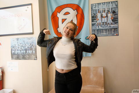 Zishy - Fawn Richfield Flashing At Chapel Hill! - photo 5 of 8