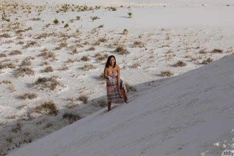 Zishy - Alejandra Cobos White Sands Pictures! - photo 1 of 8