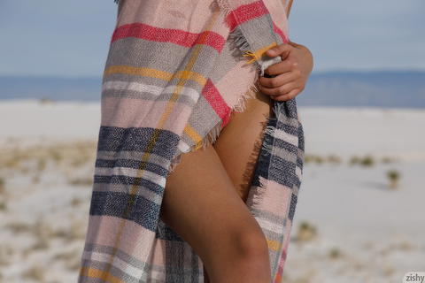 Zishy - Alejandra Cobos White Sands Pictures! - photo 5 of 8