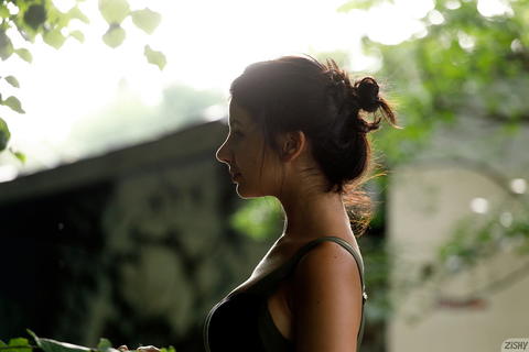 Zishy - Nadia Serbinenko Runnin From Squitos! - photo 4 of 8