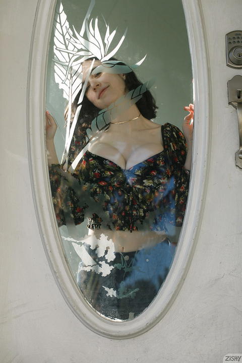 Zishy - Giulia Wylde Double Pain Pics! - photo 3 of 8