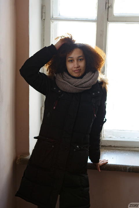Zishy - Solana Bardell On First Snow Pic’s! - photo 1 of 1