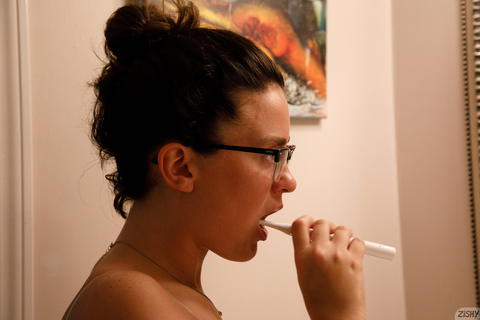 Zishy - Savannah Small, Robot Toothbrush. - photo 3 of 8