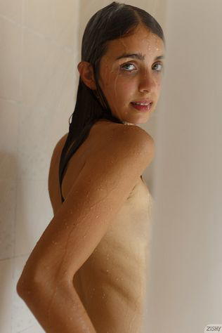 Zishy - Zoe Aguilar Despues Del Trabajo Pic’s! - photo 8 of 8