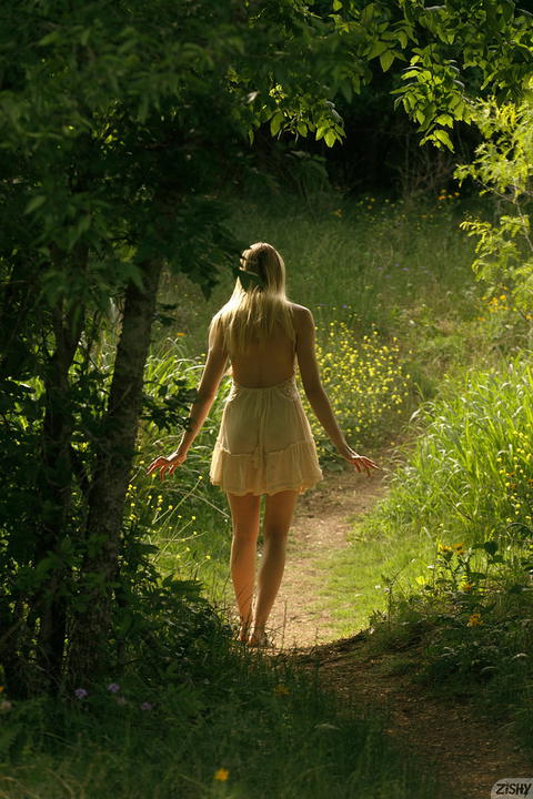 Zishy - Amber Moore In Whitetail Trail! - photo 1 of 8