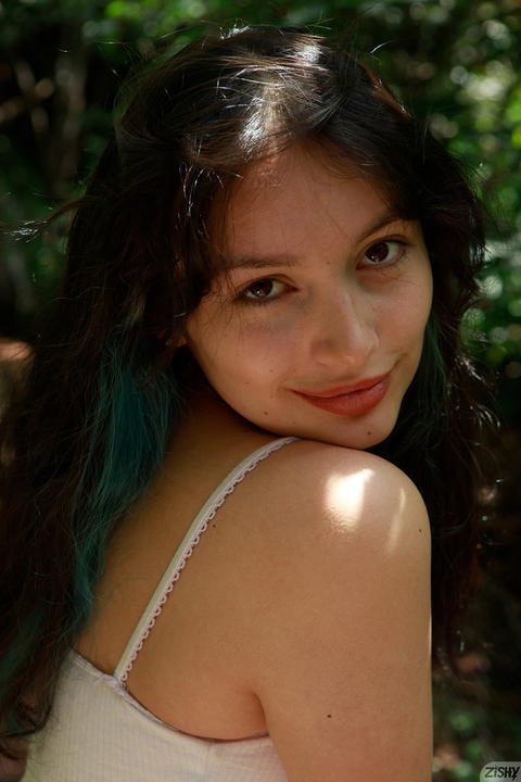 Zishy - Luisa Medrano Figures It Out! - photo 4 of 8