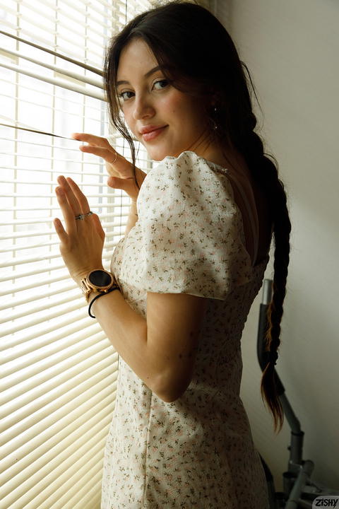 Zishy - Roselina Andee Central Casting! - photo 2 of 8