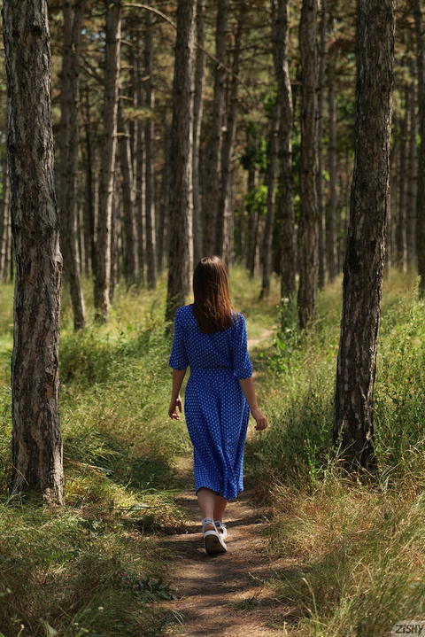 Zishy - Sayah Heaney Out In The Woods Flashing! - photo 1 of 7