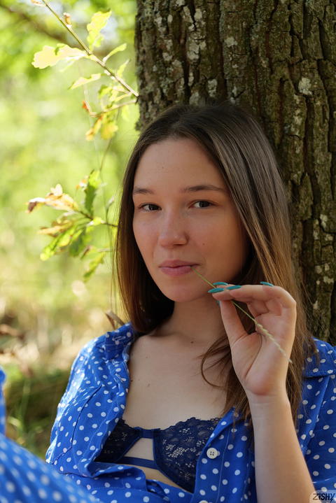 Zishy - Sayah Heaney Out In The Woods Flashing! - photo 4 of 7