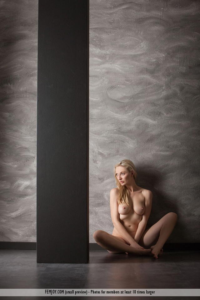 Tamie Shows Off Her Super Model Type Body!