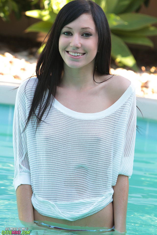 Catie Minx Pulls Off Her Bikini Bottoms While Getting In The Pool!