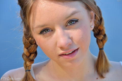 FTV Girls - Aurora Doing A Bit Of Nude Roller Skating! - photo 8 of 16
