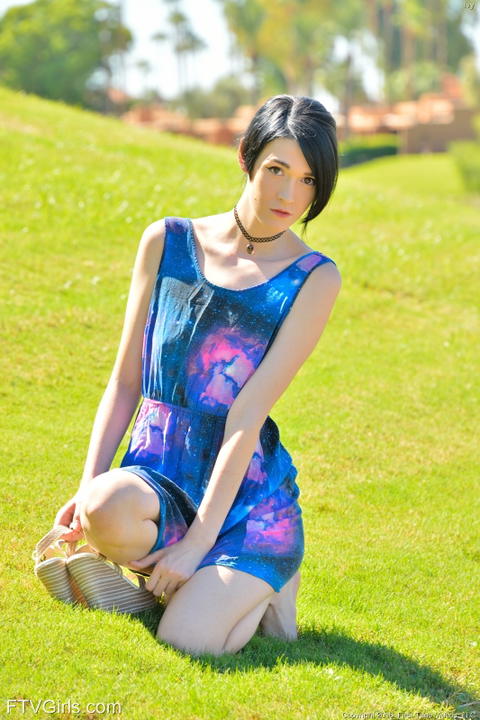 FTV Girls - Ivy All Spread Out While Outside! - photo 1 of 1