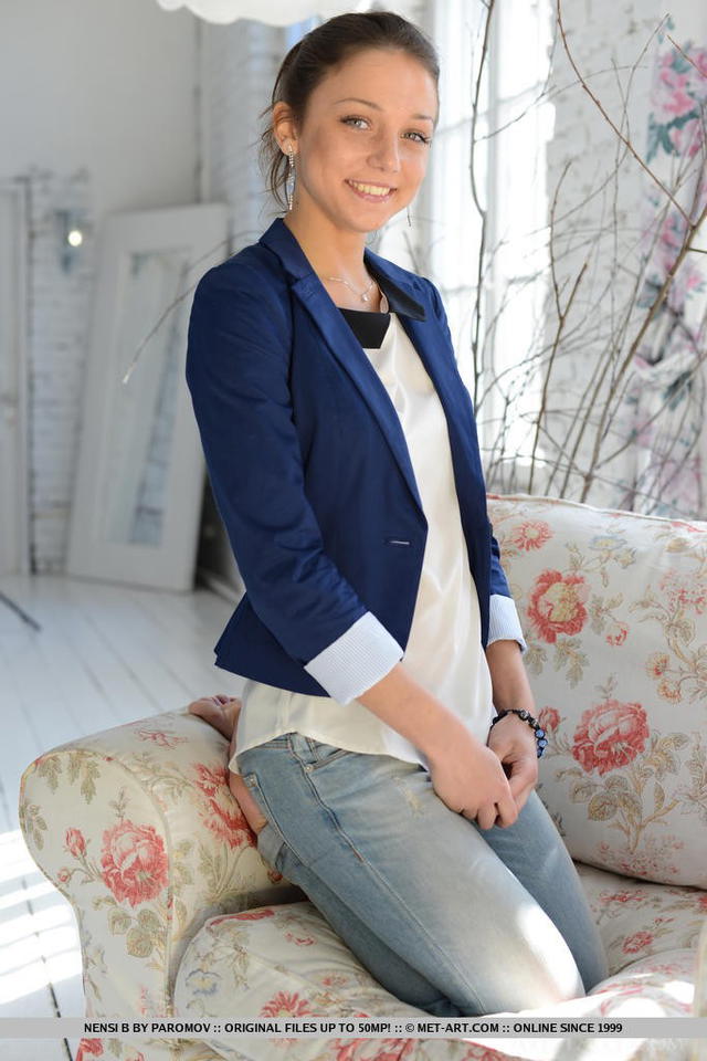 Foxi Di Pulls Off Her Tight Blue Jeans And White Panties!