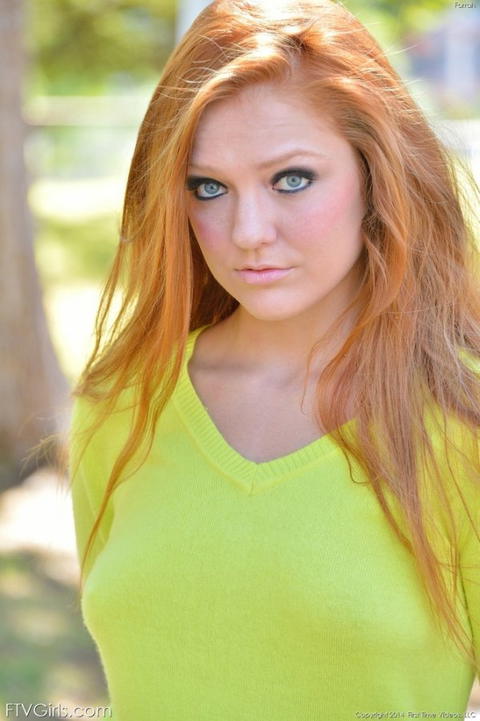 Farrah Flower - Farrah Flower Nude Out In The Park! - photo 1 of 1
