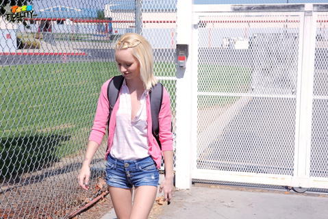 Sammie Daniels - Sammie Daniels Hooks Up With Ryan Madison! - photo 1 of 21