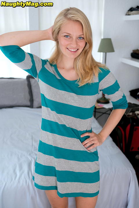 Alli Rae - Alli Rae Lets Jmac Eat Her Out! - photo 1 of 1