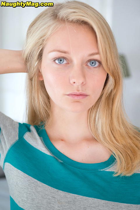 Alli Rae - Alli Rae Lets Jmac Eat Her Out! - photo 1 of 1