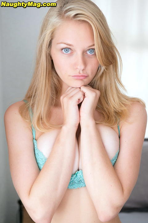 Alli Rae - Alli Rae Lets Jmac Eat Her Out! - photo 1 of 1