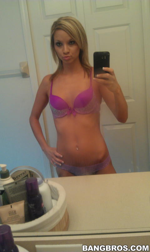 Ashley Sinclair - Ashley Sinclair Takes Some Selfies Before Moving On To Sucking And Fucking! - photo 1 of 1