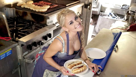 Bibi Miami - Bibi Miami Gets Cum On Her Hot Dog On The 4th Of July! - photo 5 of 24