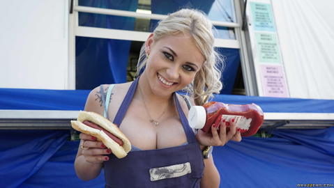 Bibi Miami - Bibi Miami Gets Cum On Her Hot Dog On The 4th Of July! - photo 9 of 24