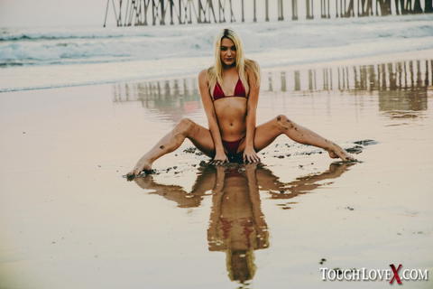 Kenna James - Kenna James At The Beach And Then In The Bedroom Fucking! - photo 10 of 20