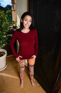 Josie Jagger Removes Her Skin Tight Pants!