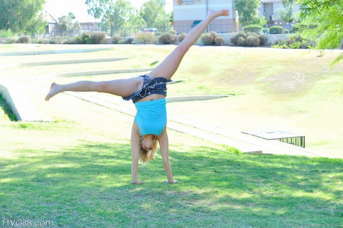 Mia Malkova Hand Stand