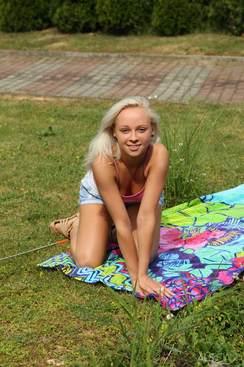 Naomi Nevena - Naomi Nevena Lesbian Sex By The Pond! - photo 1 of 1