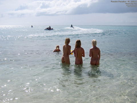 Shalina Devine - Shalina Devine At The Beach With A Bunch Of Sexy Babes! - photo 7 of 15