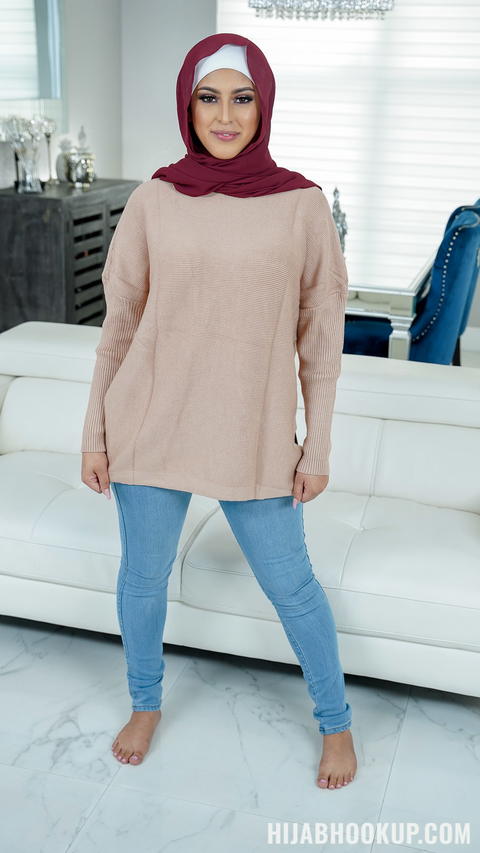 Sophia Leone - Hijab Hookup Bring You A Busty Sophia Leone! - photo 1 of 24