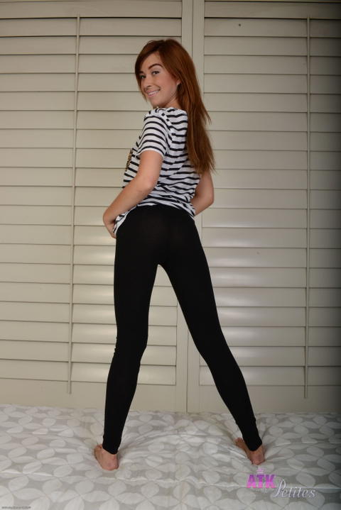 Kaylee Haze - Kaylee Haze Teasing Us In Her Tight Yoga Pants! - photo 1 of 1