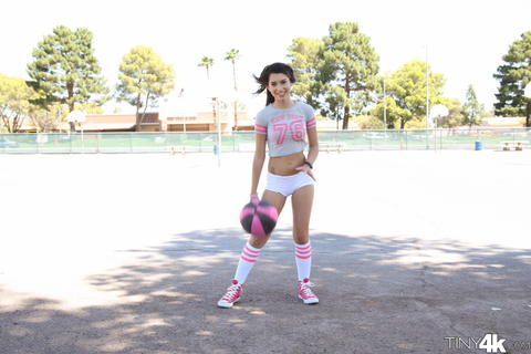 Joseline Kelly - Joseline Kelly With A Phat Cock In Her Pussy For Tiny 4K! - photo 3 of 24