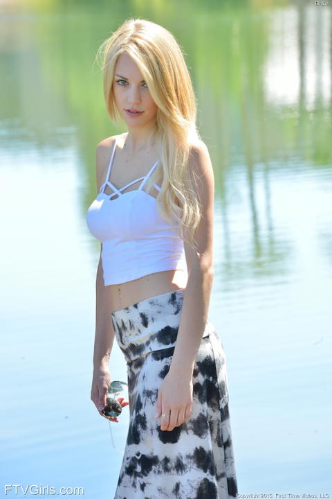 Blake Eden - Blake Eden Is Back Outdoors Flashing Us! - photo 4 of 16