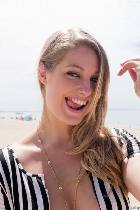 Veronica Weston - Veronica Weston Out At The Beach In LA! - photo 12 of 12